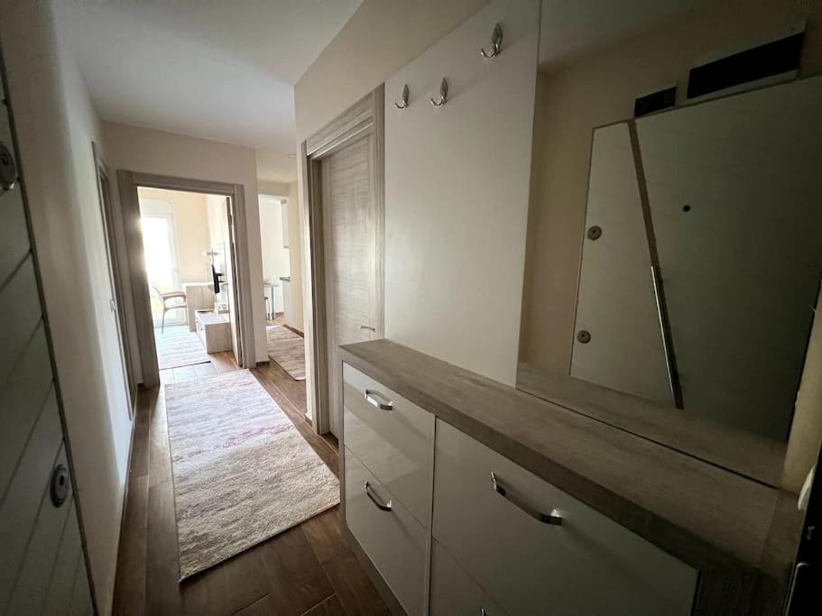 Appartement Spacious Flat Close To Erasta'8'