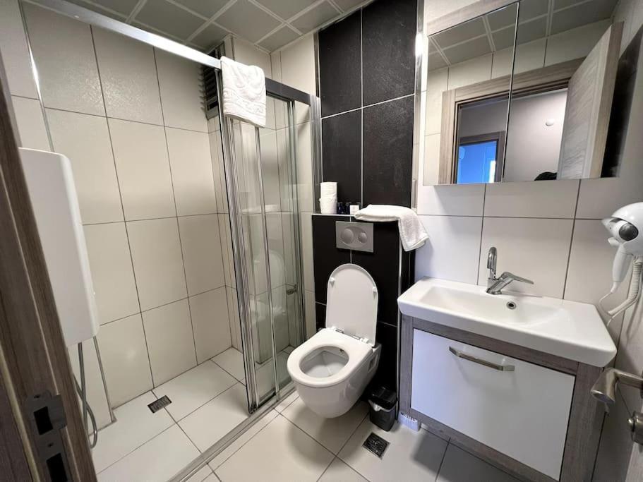 Daire Spacious Flat Close To Erasta'8' *